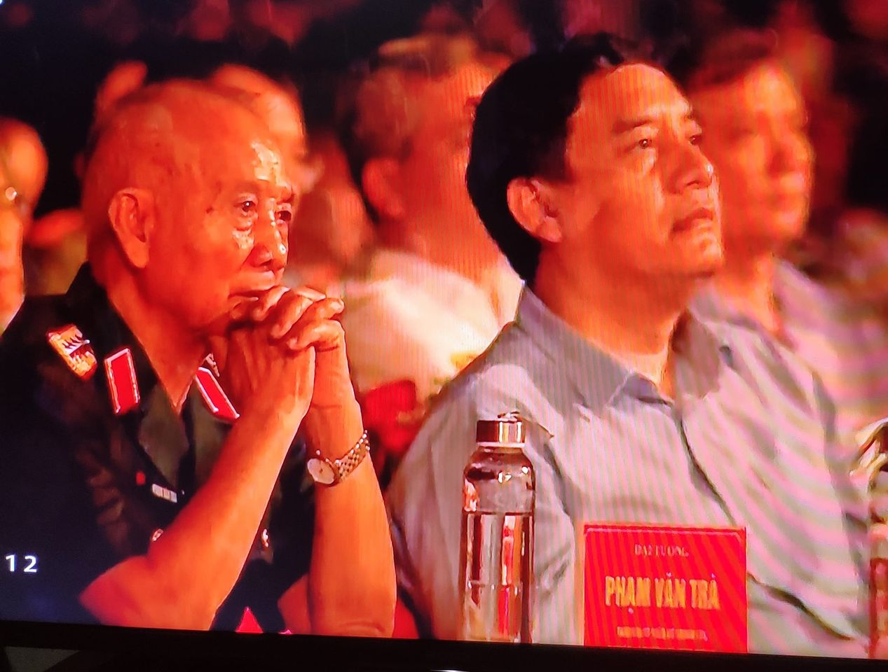 Nước mắt người l&iacute;nh gi&agrave; - Thơ của Nguyễn Huyền